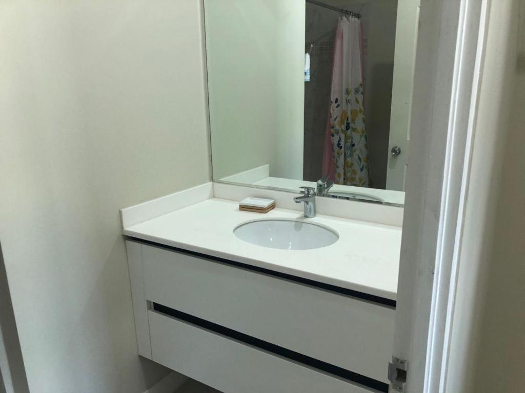 Lovely 2 Bedroom C̅ Netflix Across National Stadium Kingston Dış mekan fotoğraf
