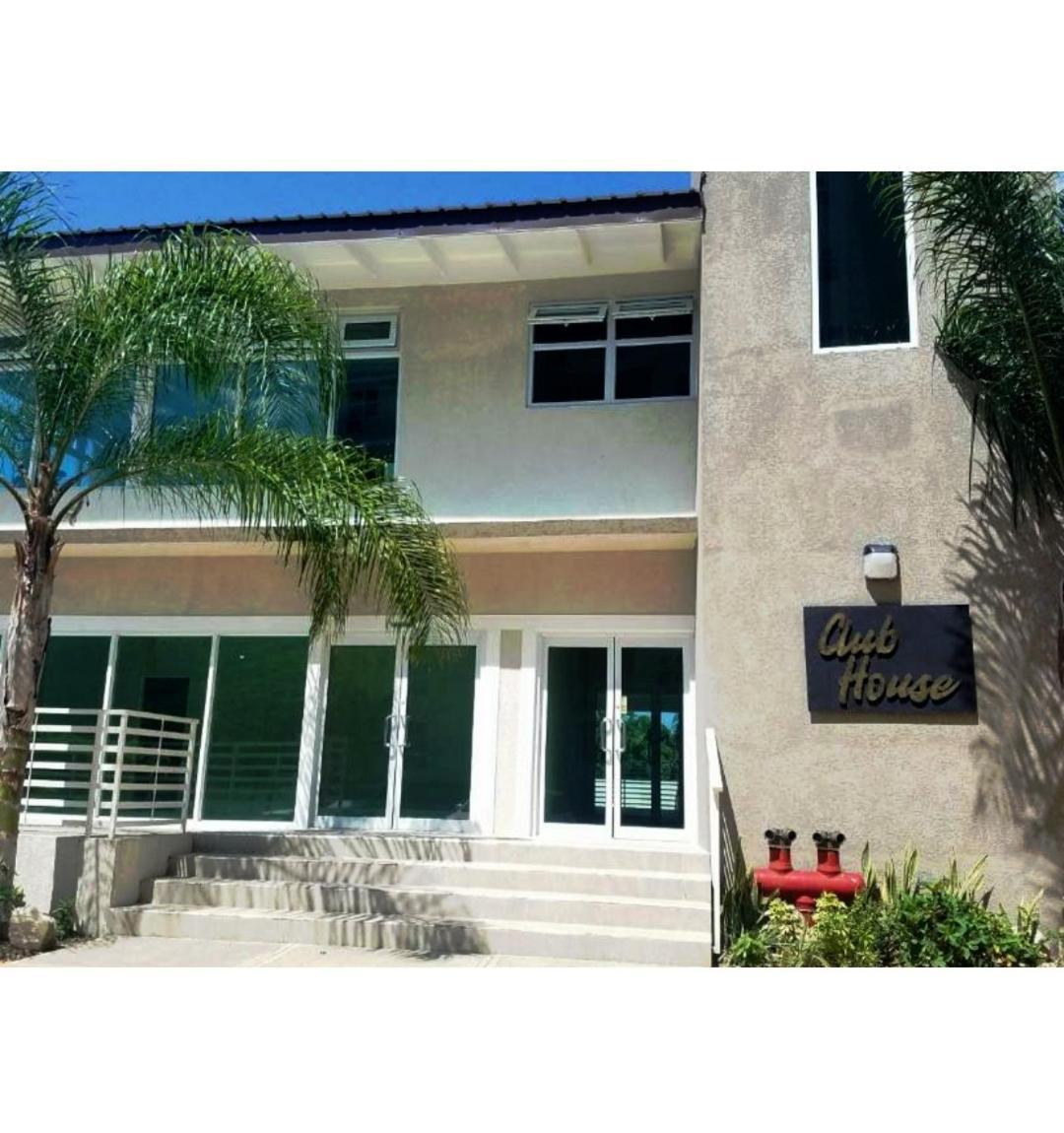 Lovely 2 Bedroom C̅ Netflix Across National Stadium Kingston Dış mekan fotoğraf